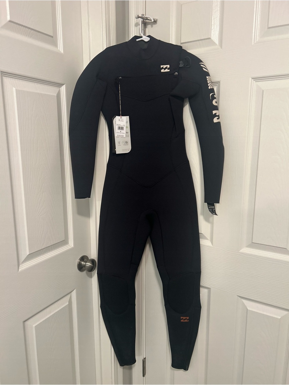 Billabong women’s synergy natural 3/2 chest zip wetsuit  size M
